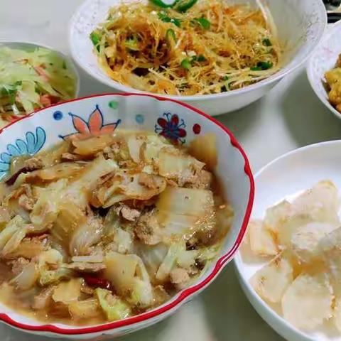 您让我在爱中长大，我在时光中陪您慢慢变老