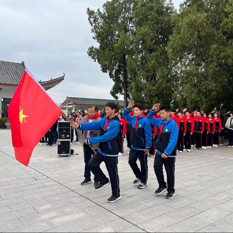 梨花风起正清明，薪火相传缅英烈——湖头中学开展清明祭英烈教育主题活动