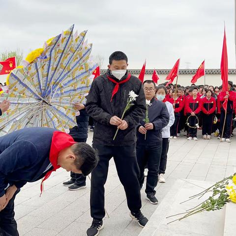 缅怀革命英烈 赓续红色血脉—湖头中学开展党员教育实践活动