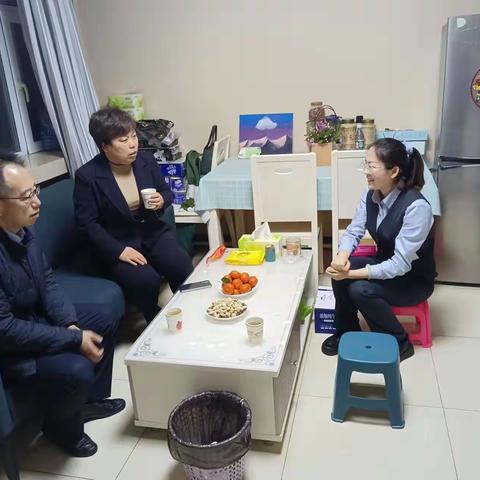 声声问候送真情，浓浓关怀暖人心-建设路支行开展进宿舍慰问新员工活动。