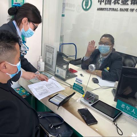 文明服务树形象   微笑服务暖人心