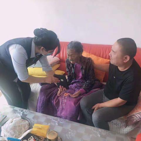 宣传消保知识，当好金融服务人。