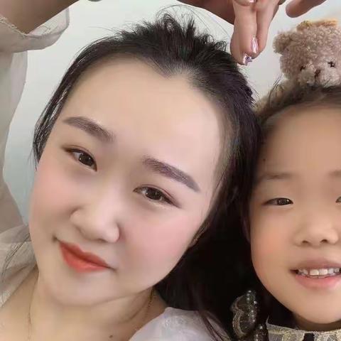 宇涵五岁零八个月，羽杭两岁零五个月留念