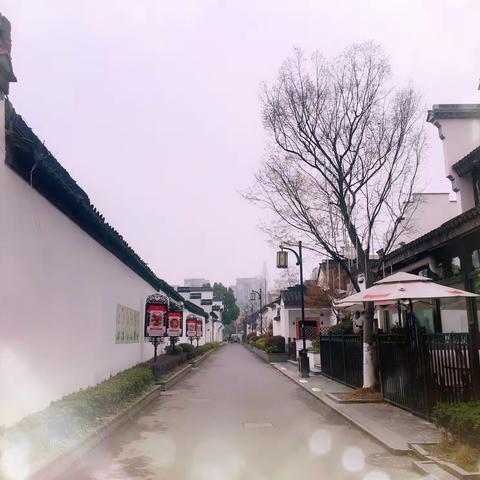 甘熙宅第位于南京市秦淮区，又称甘熙故居或甘家大院，始建于清嘉庆年间