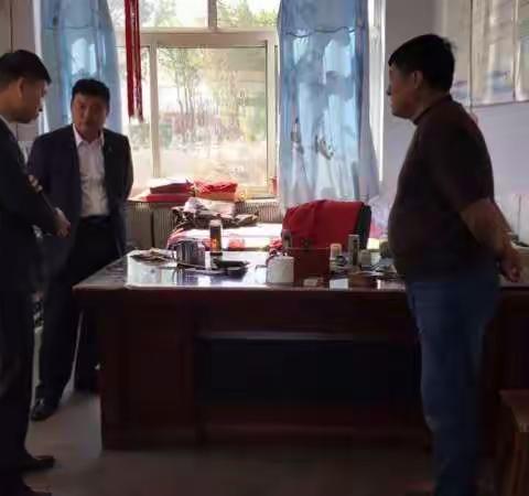 月亮泡支行行外吸金活动进行中