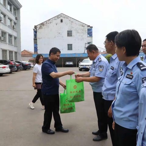 沁源县总工会开展“夏送清凉”活动