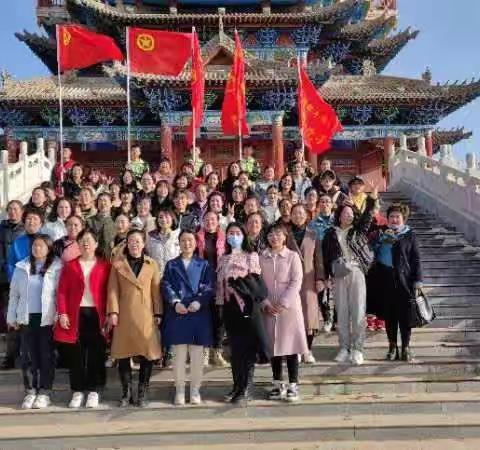 爬君山雄峰 展女神风采——渭源职专举办庆祝第112个“三八妇女节”爬山活动