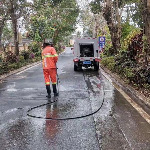 巡查村路卫生