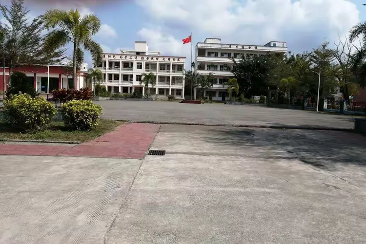 万宁市南林初级中学关于新型冠状病毒肺炎防控致家长的一封信及学校