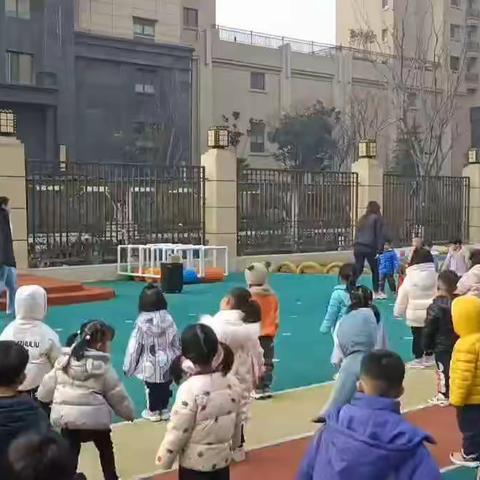 快乐从这里启航—人才二幼小三班