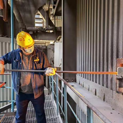 6月23日运行二支部第二党小组开展“助力保电特巡特护”主题党日活动