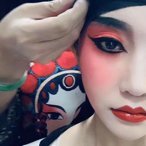 画眉朱唇佳人袅袅   体验戏曲妆容之美—海东市艺馨创意文化园