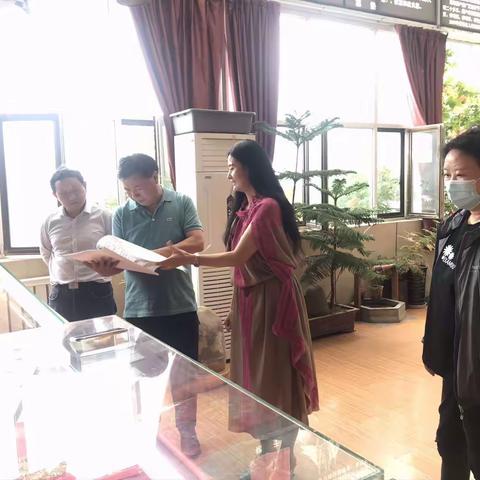 苏州市文艺创作中心罗成教授一行6人文艺作家赴平安区开展援建文化采风交流活动，并与民间文艺家进行座谈。