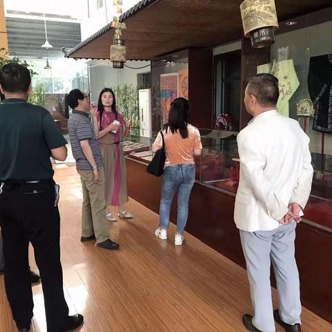 青海省文联文学创作与理论评论中心贾一心主任一行三人到海东市艺馨创意文化园开展新文艺群体调研。