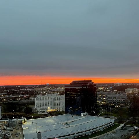 12月27日上午7；23am Washingtonian Tower 大华府横空出世，光彩夺目