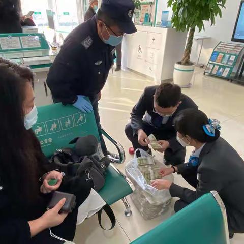 温泉农行零钱兑换暖人心