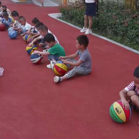 皋城幼儿园中一班今日精彩小瞬间~体智能篮球课🏀