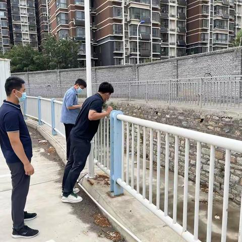 巡查辖区重点河道 开展防汛工作