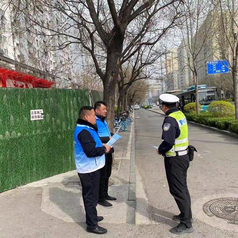 【城管进社区】中大槐树街道联合交警开展“一盔一带”交通安全宣传活动