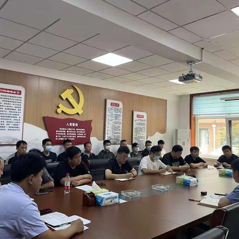 组织召开防汛抢险队员工作部署会
