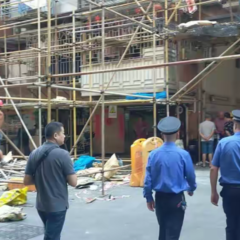 【苍霞城管中队】苍霞街道城管中队协助苍霞新城景观综合整治工作