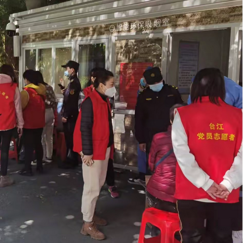 【苍霞城管中队】助力60岁以上老人接种新冠疫苗