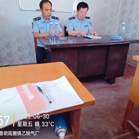 东明县市场监督管理局到陆圈镇鲁明乙炔气厂宣讲习近平总书记关于安全生产重要论述及开展专项安全会议。