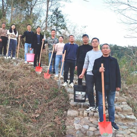 陈坊乡组织乡、村干部开展冬季植树活动