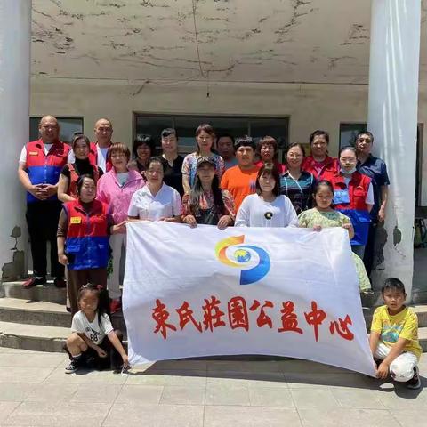 端午粽飘香    ——淄博束氏庄园公益中心包粽子赠送老人