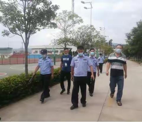 玉溪研和派出所民警到学院开展清查管制刀具、检查“国家反诈APP”相关工作