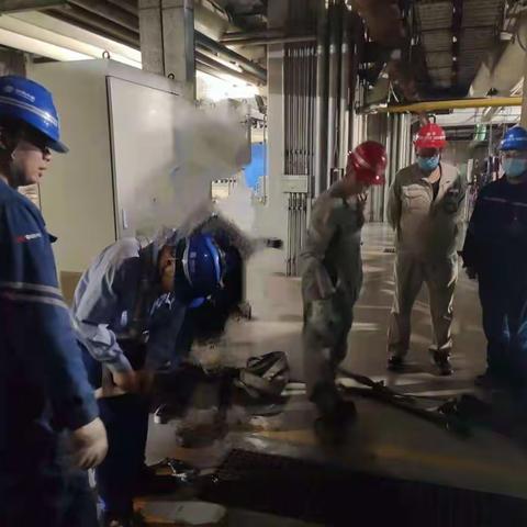 维护部电气班进行凝结水泵电机大修