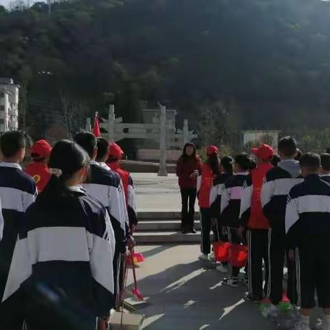 让绿色明亮我们的眼睛，让关爱温馨我们的心灵