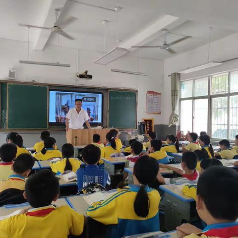 校长作示范     当好领路人一一记文澜江中心学校校长示范课