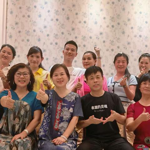 记录全国排舞广场舞推广中心湖南省中心唐萍主任带队一行9人于7月16－18日进入江华瑶族采风风采