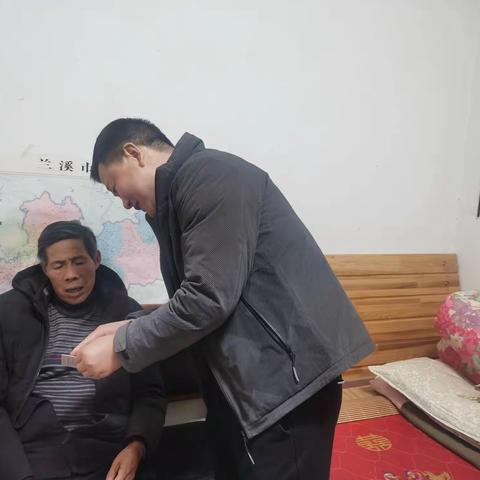 【横溪防疫日记】解决老人出行难   专属“绿码”暖人心
