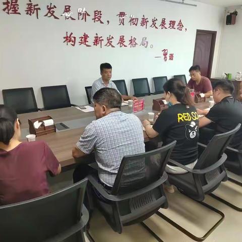 区发改委传达学习区委理论中心组（扩大）会议暨上半年经济运行调度会、重点工作月讲评周交办会议精神