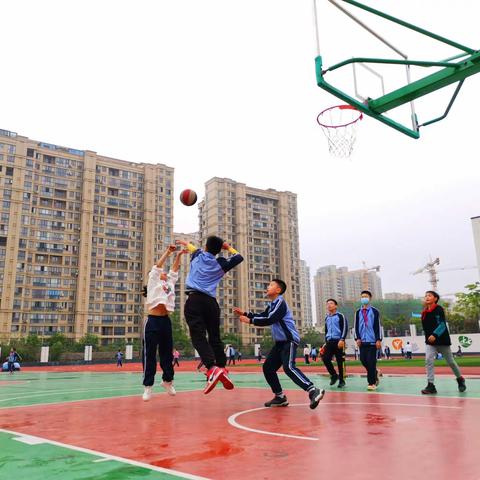 心有安宁自明朗   骄阳正好踏光行