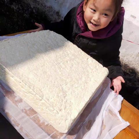 壶小一（8）班外婆家的年味，做豆腐、包葱花肉、炸肉丸