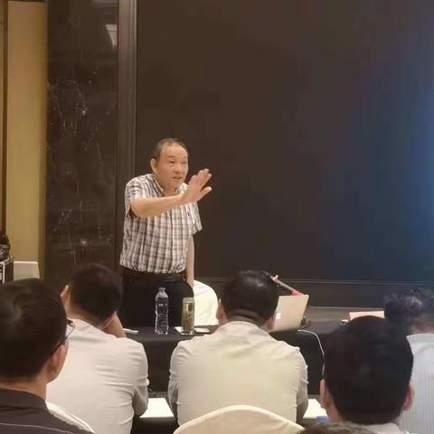 转化角度多敏思，共同交流促成长——2022年暑期初中校长管理素养提升研修三