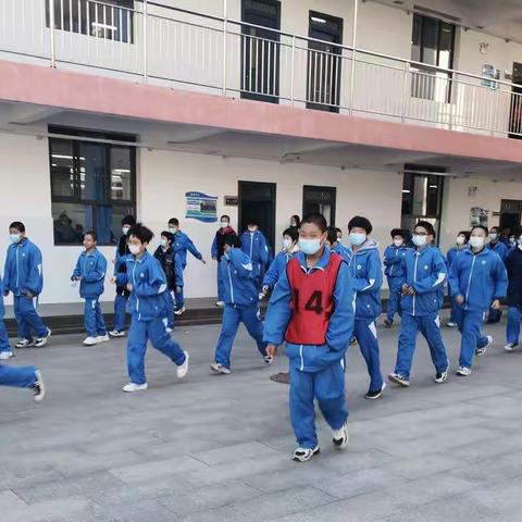 锤炼实战，防患未“燃”——我校开展消防应急疏散演练活动