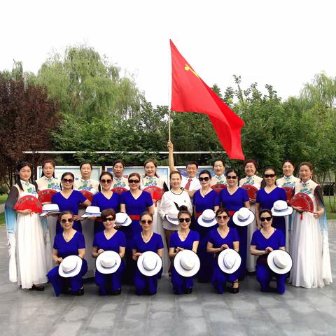 《永远跟党走.党旗更鲜艳！》