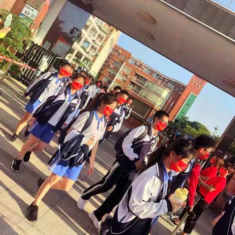 小荷尖尖，锋芒初现          ——记平湖外国语学校初三年级体育中考