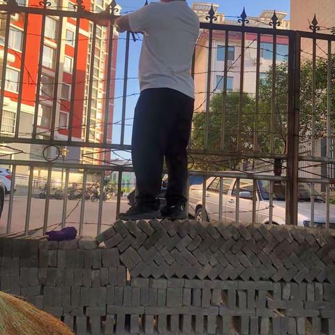 市领导霍俊勇持续督导育英路创城工作