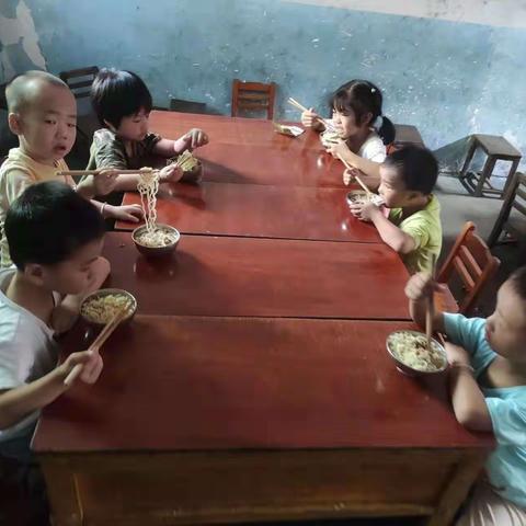 金孔雀幼儿园朵朵班每周精彩瞬间