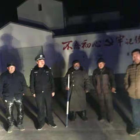 2018年1月2日晚，大峪镇值班人员和派出所民警督查夜间巡逻情况。