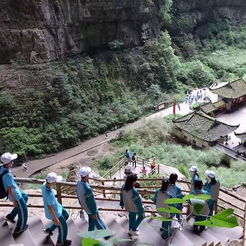 行走山城寻秘境 印象武隆不虚行——七年级遵义重庆研学团队主题研学课程（四）