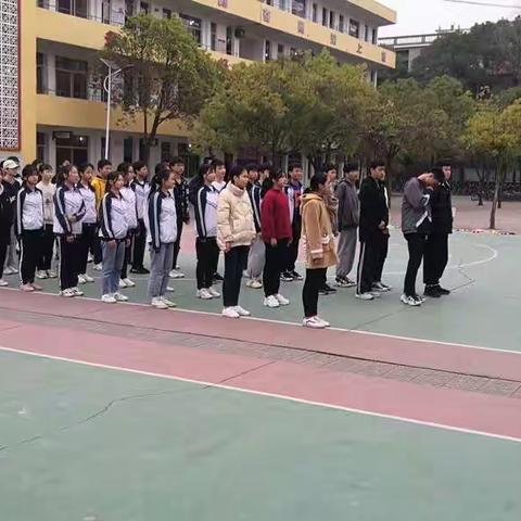 加强素质教育，从体育课抓起一雩田中学体育公开课。