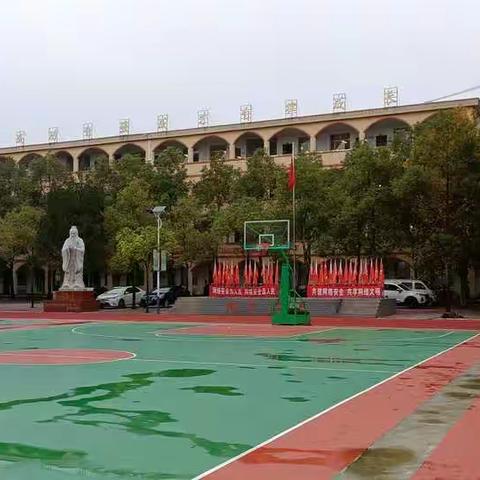 聚焦课堂教学，构建高效课堂—高效课堂展示月教研活动。