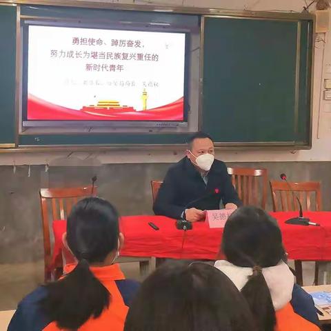 努力成长为堪当民族复兴重任的新时代青年——信丰县副县长吴德权同志在铁石口中学上思政课