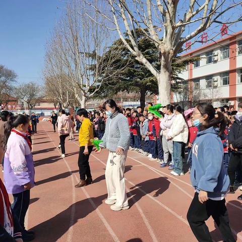 阳光照亮青春芳华, 运动彰显教师风采     ——圣城街道北关小学庆三八教职工趣味运动会